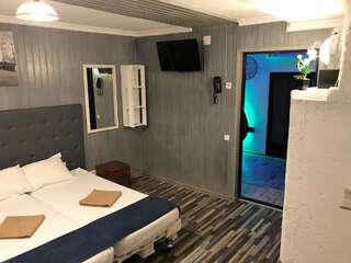 Отель Mamba Hotel Днепр Двухместный номер Делюкс с 1 кроватью или 2 отдельными кроватями-8