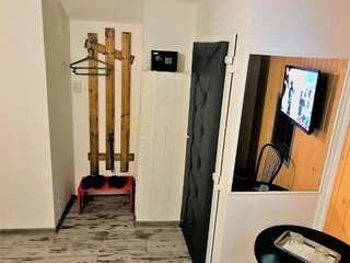 Отель Mamba Hotel Днепр Улучшенный номер с кроватью размера «king-size»-6