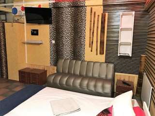 Отель Mamba Hotel Днепр Люкс с кроватью размера "queen-size" и гидромассажной ванной-8