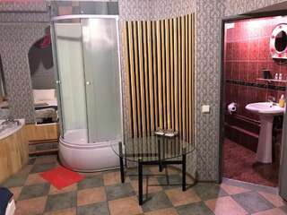 Отель Mamba Hotel Днепр Номер с кроватью размера "king-size" и гидромассажной ванной-16